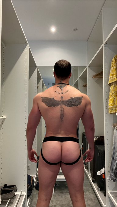 Watch Andy Onassis's leaked NSFW photo on TwXstars