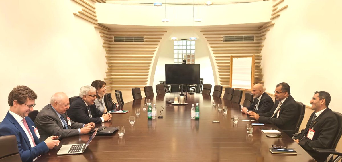 التقى معالي الدكتور سعود بن حمود الحبسي وزير الثروة الزراعية والسمكية وموارد المياه على هامش مشاركته في أعمال الدورة الرابعة والأربعين لمؤتمر منظمة الأغذية والزراعة للأمم المتحدة (الفاو)، والذي يُعقد بالعاصمة الإيطالية روما وبحضور صاحب السمو السيد نزار بن الجلندى بن ماجد آل سعيد