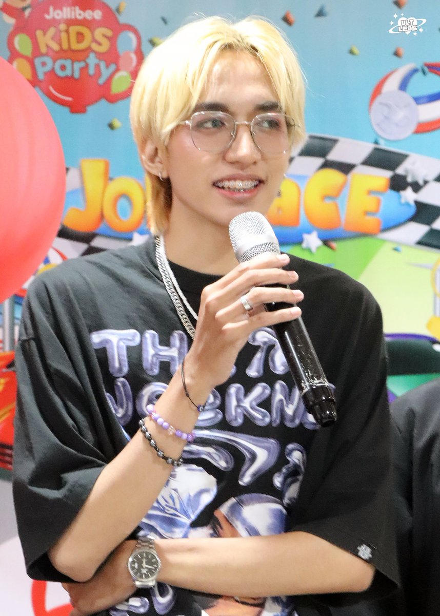 062925 GENZIX KRIS

can i say hello to you po...

⭐️ Jayu Grand Prix Day
📍 Jollibee West Avenue

#GenZix <a href="/GenZixOfficial/">GenZix Official</a>
#GenZix_KRIS <a href="/GenZix_Kris/">Kris ─ .✦</a>