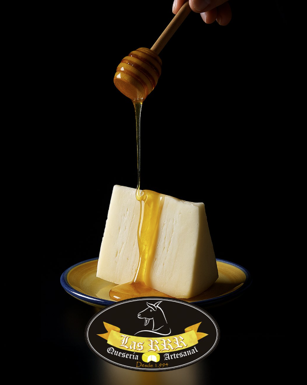 Nuestro queso fresco, con un hilo de miel natural… una mezcla que respeta la esencia de lo simple y lo auténtico.
🧀𝐐𝐮𝐞𝐬𝐞𝐫𝐢́𝐚 𝐚𝐫𝐭𝐞𝐬𝐚𝐧𝐚𝐥 𝐋𝐚𝐬 𝐑𝐑𝐑, 𝐃𝐄𝐒𝐃𝐄 𝟏𝟗𝟗𝟒.
🔗 queserialasrrr.com
#QuesoConMiel #SaborNatural #QuesoFresco #LasRRR