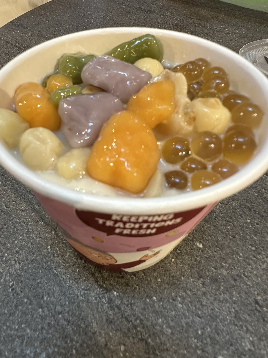 KosukeTsunoda's tweet image. 6月もあっという間に最終日。今月は比較的緩やな日々となりました。中旬には家族旅行でシンガポールに行き、ジュラシック・ワールドとコラボしたクラウド・フォレスト、定番のナイトサファリ、多文化を味わえるような街並みなど、新鮮に楽しんできました。シンガポール初の台湾スイーツ？九鮮、日本に…