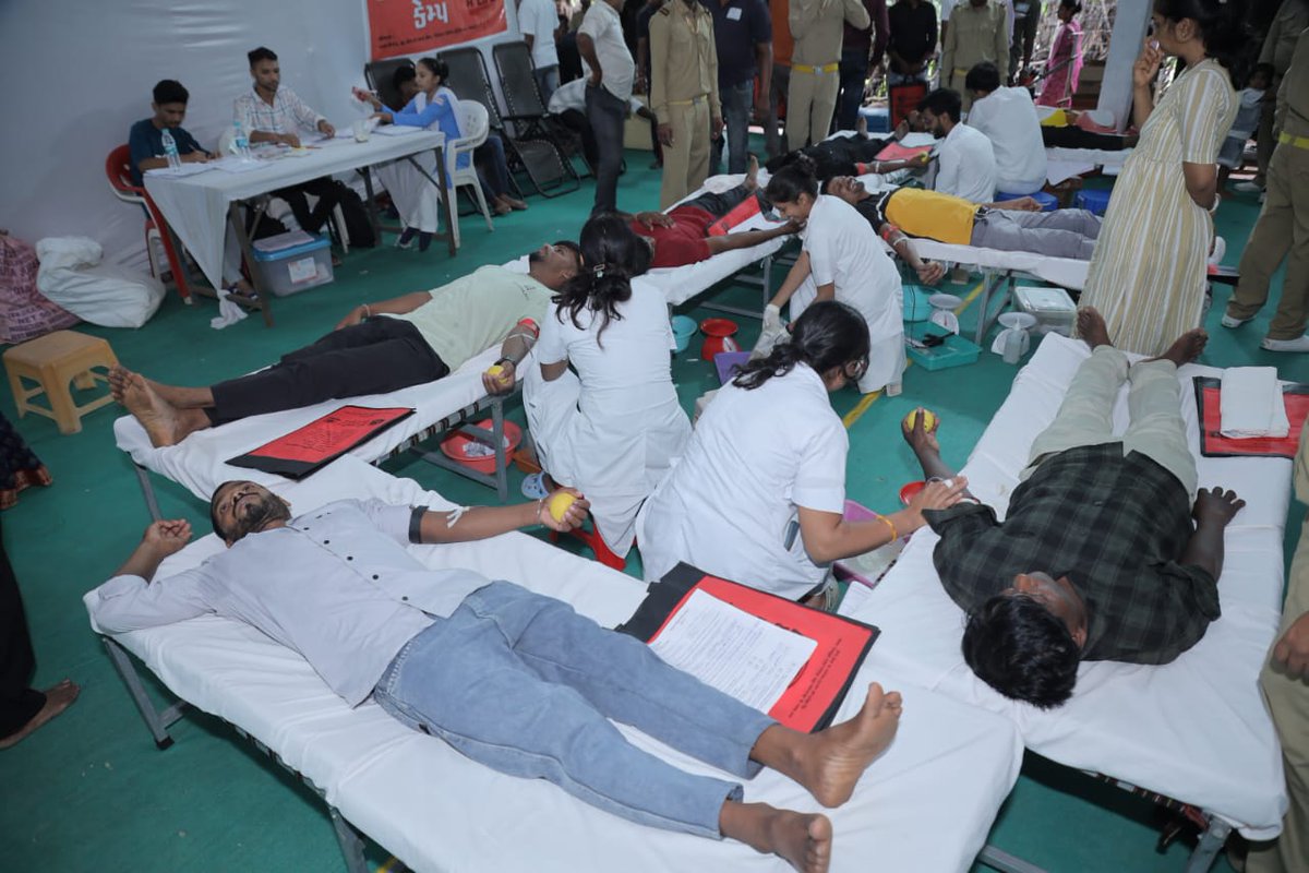 BasranOnkar's tweet photo. # Manda
A Blood donation Camp was organised by  Manda at satsang bhawan Manda on 29 June 25 under Surat Zone 30 
387  units blood  collected by Govt.Civil Hospital and Valsad Rakat daan kendder 
#DhanNirankarJi🙏🏻 https://t.co/VNn5ZZLrlI