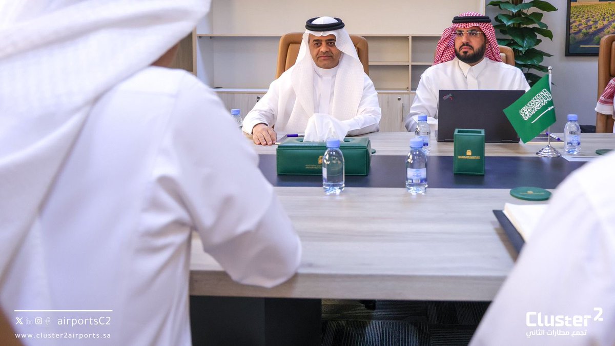airportsC2's tweet photo. في إطار دعم تحقيق مستهدفات #رؤية_السعودية_2030، قام سعادة الرئيس التنفيذي لـ #تجمع_مطارات_الثاني وعدد من القيادات بزيارة المكتب الاستراتيجي لتطوير منطقة الجوف، لبحث فرص تطوير المنطقة، وفي مقدمتها مشروع استكمال تطوير #مطار_الجوف_الدولي، بما يسهم في تعزيز البنية التحتية ورفع كفاءة الخدمات الجوية.

#الجوف