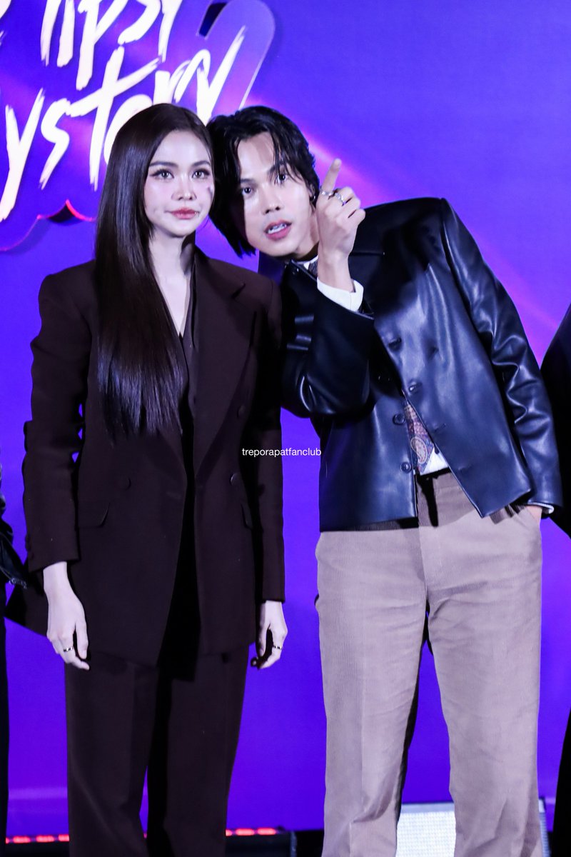 พี่ตรีชี้ให้พี่ฟ้าดูอะไรคับ 😆

#ฆาตกรรมจําไม่ได้_PressCon 
#treporapat #ตรีภรภัทร