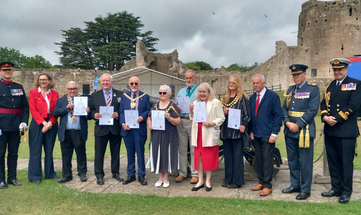 ChepstowTC's tweet image. Cllr Jim MacTaggart, Mayor of Chepstow, was proud to attend Armed Forces Day in Caldicot.
A day of celebration, remembrance, and gratitude for those serving in our Armed Forces and their families.
Thanks to Monmouthshire County Council and Caldicot Town Council for organising.