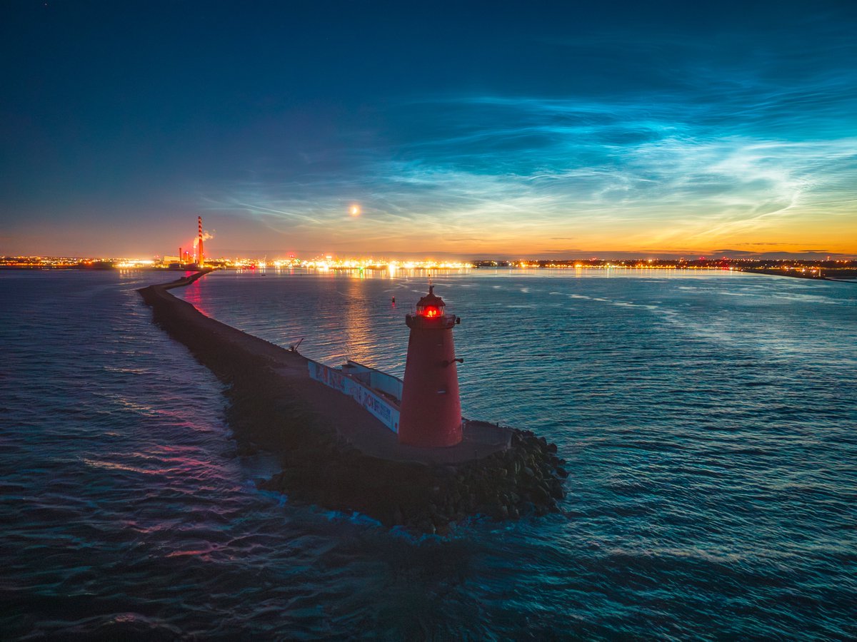 An amazing display of noctilucent clouds at Poolbeg Lighthouse and the Great South Wall last night. #dublin #ireland #noctilucentclouds