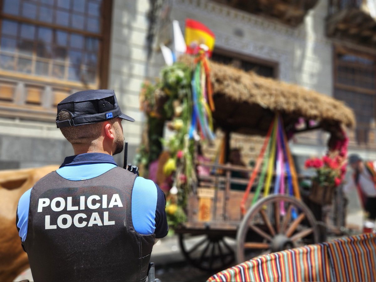 CECOPAL_Orotava's tweet photo. Hoy nuestro mensaje es para todo nuestro equipo que ha estado al pie del cañon durante esta intensa semana de fiestas. ¡𝗚𝗿𝗮𝗰𝗶𝗮𝘀!
#PoliciaLocal #ProteccionCivil #GuardiaCivil #CGPC #Cecopal #CruzRoja
#FiestasPatronales2025 #LaOrotava https://t.co/jH7brPg0PB