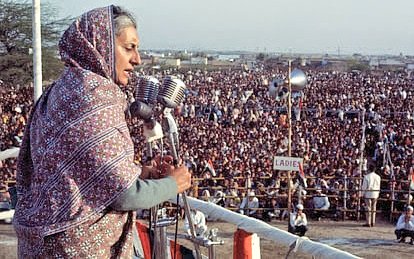 इंदिरा गांधी ने 1971 में कैसे पिलाया पाक को पानी और कहलाईं आयरन लेडी...😎

पूरी पोस्ट पढ़े, ताकि इंदिरा जी के साहस और देश के प्रति जो भाव था उसे महसूस किया जा सके..👇