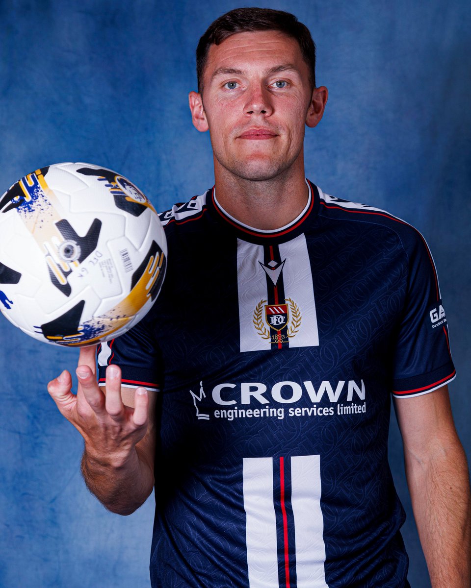 footballshirt's tweet image. Dundee FC have unveiled their new Home kit for the 2025/26 season, produced by Macron.

The shirt features a navy base with a central white stripe bordered by thin red and navy lines.

#DundeeFC #macronsports