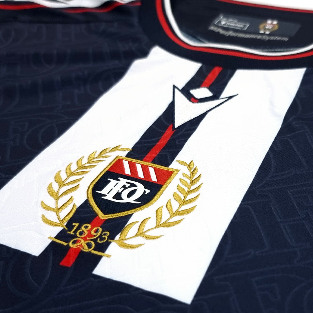footballshirt's tweet image. Dundee FC have unveiled their new Home kit for the 2025/26 season, produced by Macron.

The shirt features a navy base with a central white stripe bordered by thin red and navy lines.

#DundeeFC #macronsports