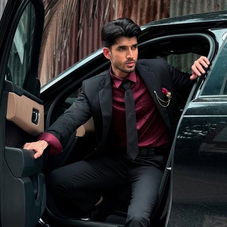 torturedshayar's tweet photo. my cutie samar's hot billionaire awakening was the need of the hour ❤️‍🔥😌

(ik this is a different show but paras will always be my samar 😭) 

#paraskalnawat https://t.co/dfRqw9tJWx
