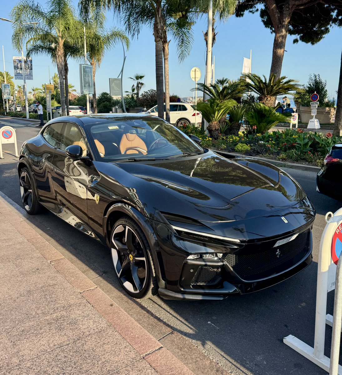 How do you know you’re in Cannes, France? Is it ethCC or the supercars 🤩