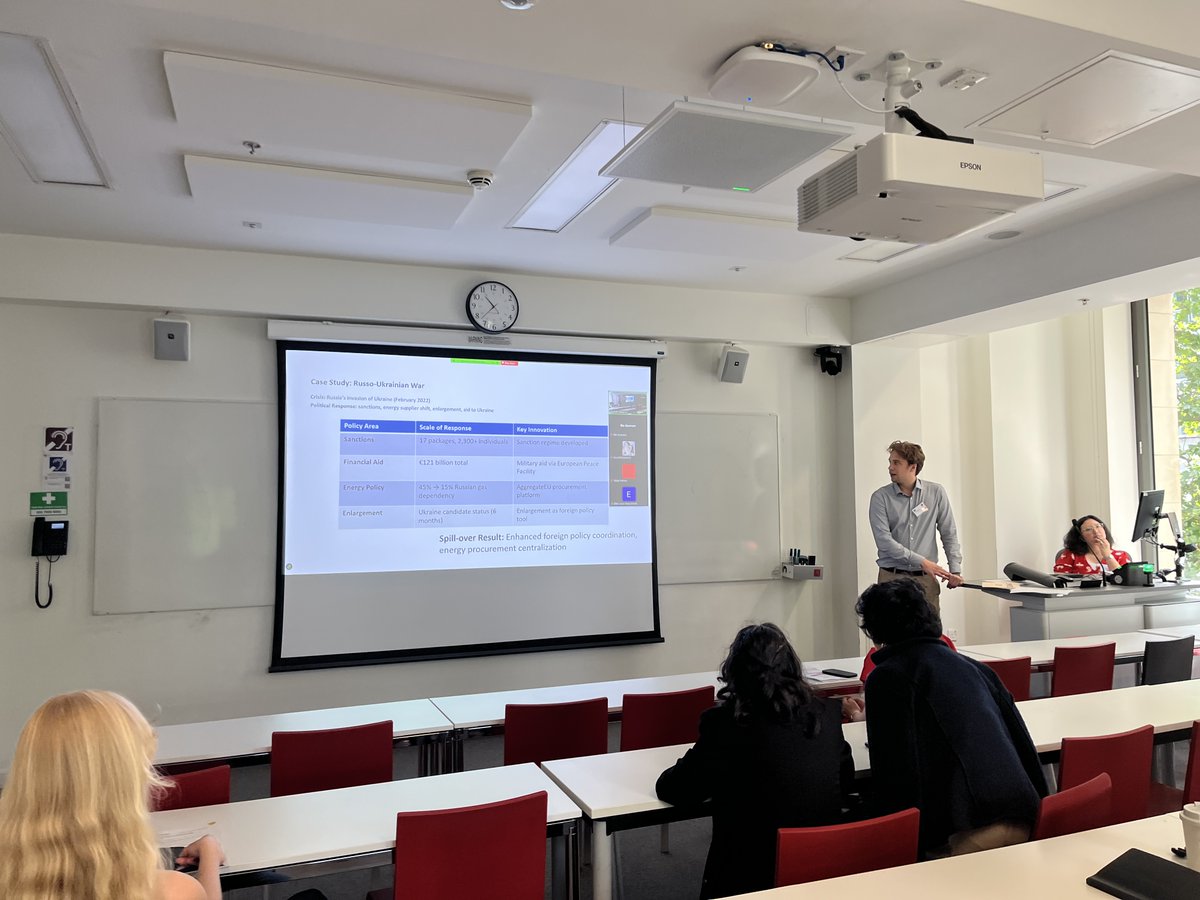 LSEEI's tweet image. From our faculty to our students and alumni, the European Institute's intergenerational community came together to present its latest research at the #LSEFestival this month.
👉 Read the full story: lse.ac.uk/european-insti…
@LSEnews @TheLSECourse @AntValentim @HO_LSE
