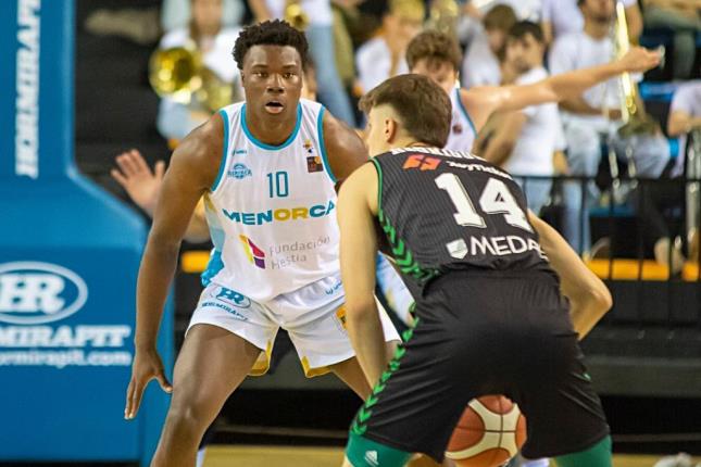 Xisco Cruz (@xiscocruz) on Twitter photo 📣 Te lo adelanta <a href="/EsportsIB3/">Esports IB3</a>: Golden Dike cambia el <a href="/BasquetMenorca/">Hestia Menorca</a> por el <a href="/palmerbasket/">Palmer Basket Mallorca Palma</a>. El pívot malagueño de 2'08 se formó en el Unicaja y el Real Madrid y pasó por Loyola Maryland de la NCAA. 📣 Te lo adelanta <a href="/EsportsIB3/">Esports IB3</a>: Golden Dike cambia el <a href="/BasquetMenorca/">Hestia Menorca</a> por el <a href="/palmerbasket/">Palmer Basket Mallorca Palma</a>. El pívot malagueño de 2'08 se formó en el Unicaja y el Real Madrid y pasó por Loyola Maryland de la NCAA.