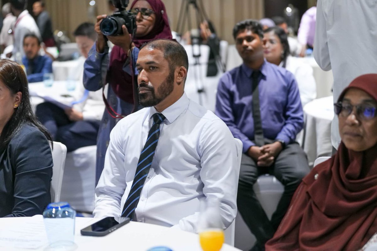 HomeMinistrymv's tweet image. ބިދޭސީ މަސައްކަތްތެރިންނަށް އެއް ޕެލެޓްފޯރމެއްގެ ދަށުން އެހީތެރިކަން ފޯރުކޮއްދިނުމައްޓަކައި، މައިގްރަންޓް ކަނެންޓް ނަމުގައި ވެބްސައިޓެއް ވަނީ އިފްތިތާަހް ކުރެވިފަ. 29 ޖޫން 2025 ގައި މި ވެބްސައިޓް އިފްތިތާހް ކޮއްދެއްވީ މިނިސްޓަރ އޮފް ހެލްތް ޢަބްދުﷲ ނާޡިމް އިބްރާހީމް.