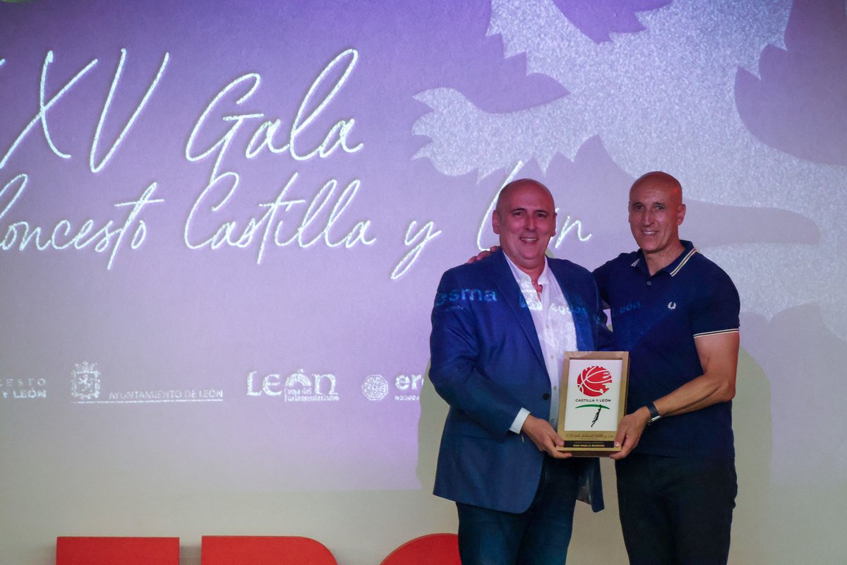 NOTICIAS | El San Pablo Burgos recibe el premio a Mejor Entidad Deportiva de la FBCyL

➡️ Gracias a la Federación de Baloncesto de Castilla y León por el reconocimiento y enhorabuena a todos los premiados con los que compartimos la gala. 🫂

📝 sanpabloburgos.com/es/noticia/ver…

📸 <a href="/FBCyL/">FBCyL</a>