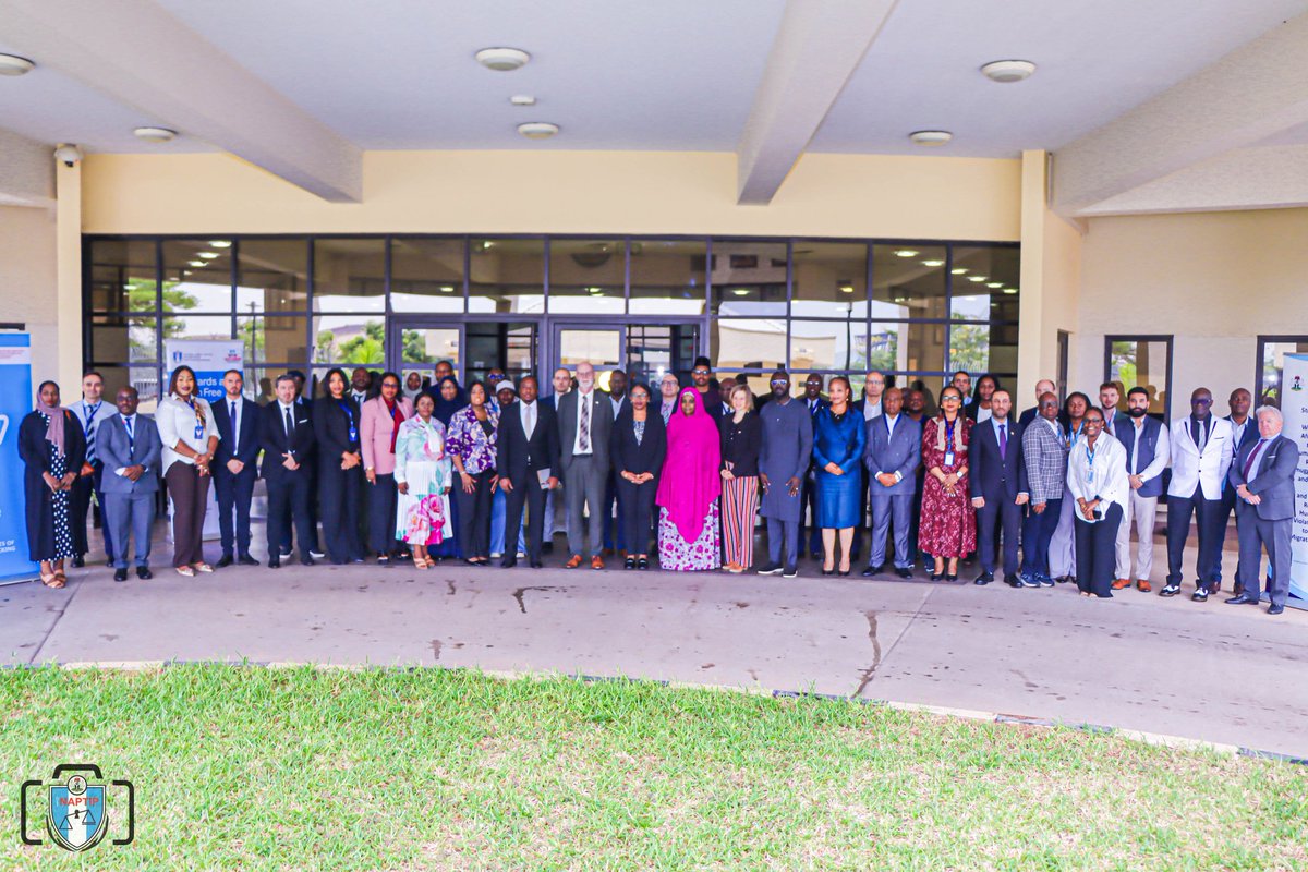 UNODC Nigeria (@unodc_nigeria) on Twitter photo Strong partnerships can #StopOrganizedCrime!
Last week, we joined <a href="/naptipnigeria/">NAPTIP</a> to co-host the 11th Embassy Liaison Meeting, bringing together <a href="/NigeriaGov/">Government of Nigeria</a> & partners to strengthen cooperation in the fight against trafficking in persons & migrant smuggling.
🙏🏿<a href="/NLinNigeria/">Netherlands 🇳🇱 in Nigeria 🇳🇬</a> Strong partnerships can #StopOrganizedCrime!
Last week, we joined <a href="/naptipnigeria/">NAPTIP</a> to co-host the 11th Embassy Liaison Meeting, bringing together <a href="/NigeriaGov/">Government of Nigeria</a> & partners to strengthen cooperation in the fight against trafficking in persons & migrant smuggling.
🙏🏿<a href="/NLinNigeria/">Netherlands 🇳🇱 in Nigeria 🇳🇬</a>