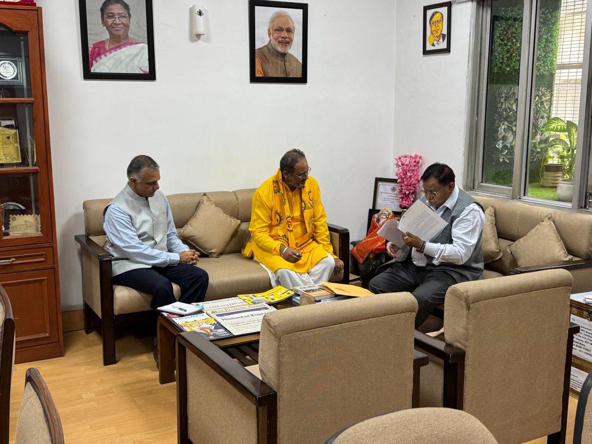 Dr. Chinmay Pandya (@drchinmayp) on Twitter photo “विज्ञान जब नैतिक मूल्यों से जुड़ता है, तब मानवता का वास्तविक कल्याण संभव होता है।”
नई दिल्ली में <a href="/DrVKSaraswat49/">Dr V K Saraswat</a> (सदस्य, <a href="/NITIAayog/">NITI Aayog</a>) एवं <a href="/Sachin_Chat/">Sachin Chaturvedi</a> (महानिदेशक, <a href="/RIS_NewDelhi/">RIS</a>) से भेंट कर कृत्रिम बुद्धिमत्ता के सामाजिक प्रभाव व नीति निर्माण में वैज्ञानिक अध्यात्म की भूमिका पर “विज्ञान जब नैतिक मूल्यों से जुड़ता है, तब मानवता का वास्तविक कल्याण संभव होता है।”
नई दिल्ली में <a href="/DrVKSaraswat49/">Dr V K Saraswat</a> (सदस्य, <a href="/NITIAayog/">NITI Aayog</a>) एवं <a href="/Sachin_Chat/">Sachin Chaturvedi</a> (महानिदेशक, <a href="/RIS_NewDelhi/">RIS</a>) से भेंट कर कृत्रिम बुद्धिमत्ता के सामाजिक प्रभाव व नीति निर्माण में वैज्ञानिक अध्यात्म की भूमिका पर