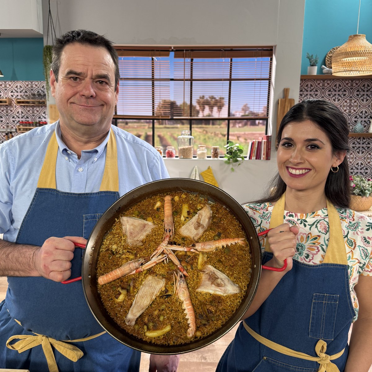 lacuinademorera's tweet image. 🥘 Hui fem un #arròs de #peix diferent: L’arròs de #rajada i #cigales 🦞, que combina el millor de la mar amb l’essència de la cuina valenciana. Una #recepta fàcil, plena de sabor i perfecta per a disfrutar en bona companyia.

⏰ 15:25 h | #LaCuinaDeMorera | @apuntmedia