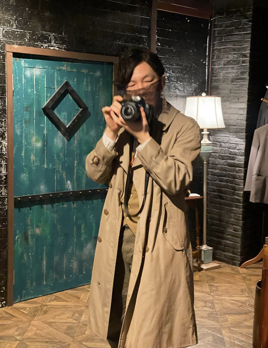 Oph_the_H's tweet image. DAZZLEのイマーシブシアター「Lost in the pages」終演から一年。公演以外にもショーウィンドウのパフォーマンスや休演日のカフェ営業、白金との連動企画など画期的で楽しかった思い出がいっぱいです！
そして開場中のフォトタイムは全て宝物。
本を開く度に思い出せて幸せです📚
 #Lostinthepages