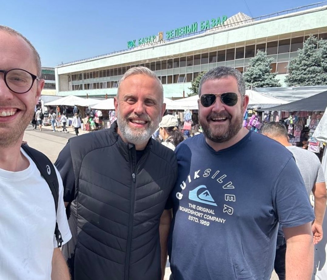 I dag skal det klatres på tabellen! 

Siste dagen før skumle Juli starter, så må Sandefjord slås på stadion. 

For anledningen full Ballspark-pakke med de tre bukkene bruse i meget godt humør.

Håper dere vil følge oss fra kl 1830.

Heia Brann ❤️