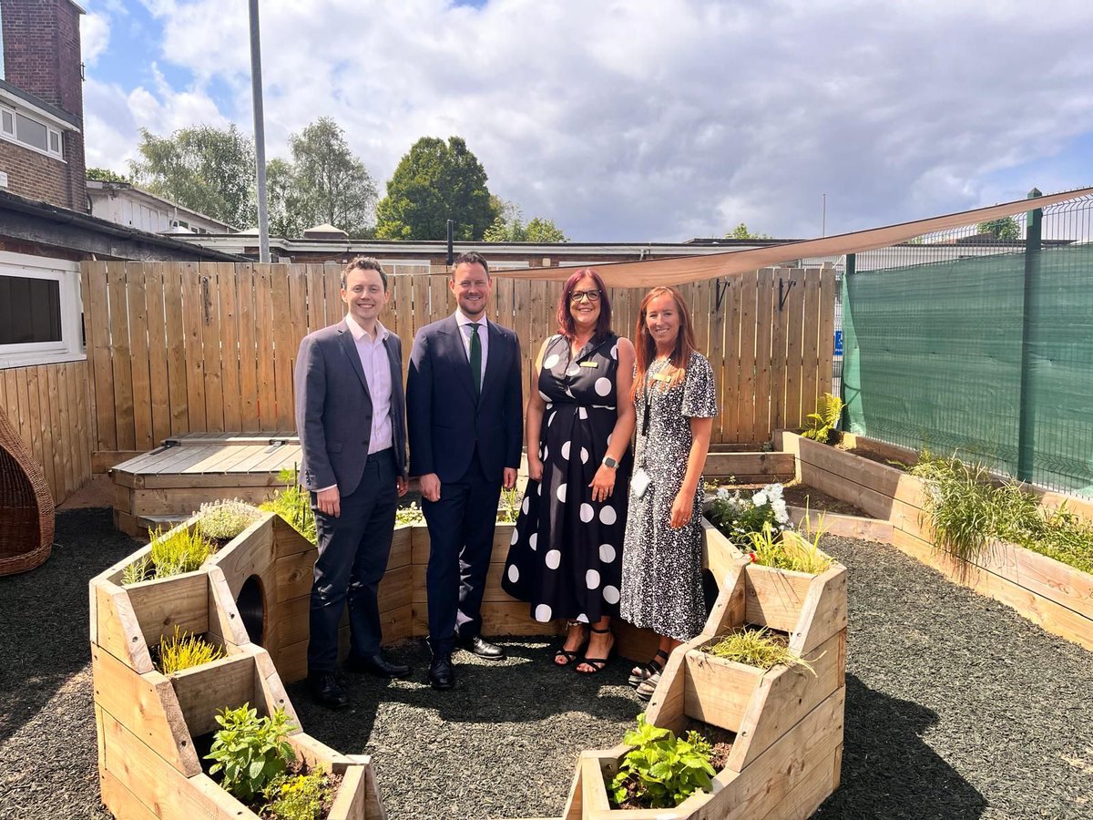 Matthew_Patrick's tweet image. I had a great time with Stephen Morgan, Minister for Early Education at Ganney’s Meadow School, where children and teachers are turning grey spaces into green spaces through the National Education Nature Park scheme.
The government is investing £3 million for the scheme, to help…