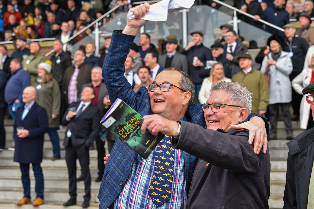 WetherbyRaces's tweet image. Set your alarms! ⏰🎟️Tickets go on sale tomorrow at 10am for our October and November racedays!
Make sure you don't miss out on the action - book in advance to secure our BEST ticket prices.