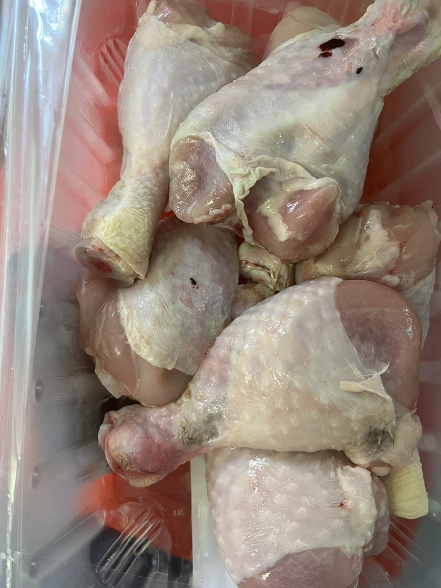 SiobhanWinch's tweet photo. @AldiUK @aldi chicken opened yesterday with yesterday’s date on 👀 when I opened it it was after 4pm tho…. https://t.co/Oq2lecUFyU
