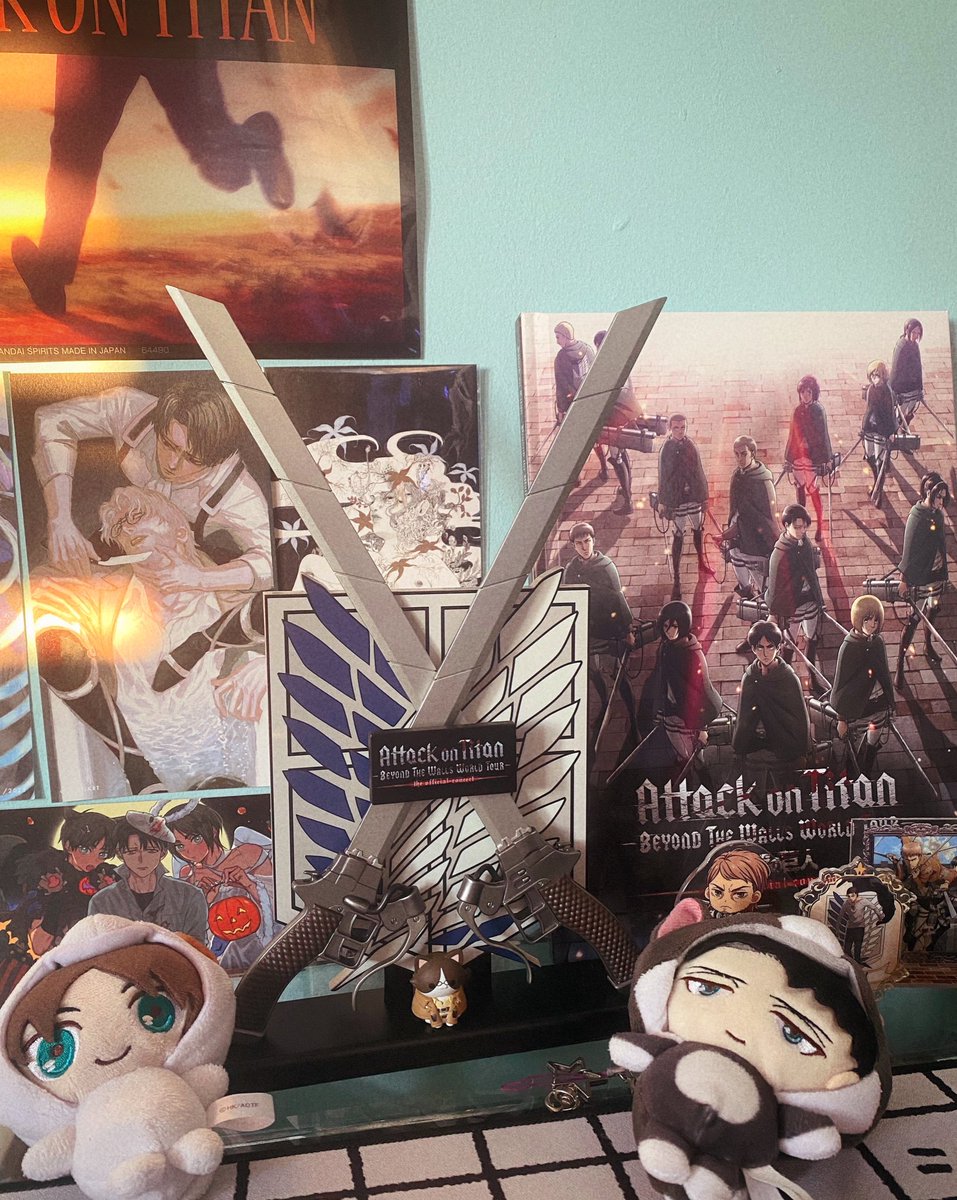 i attended the Attack on Titan Beyond The Walls Concert and it was phenomenal 😭  managed to snag the conductor tact set and the program book! i regret not getting the cd.... 🥀