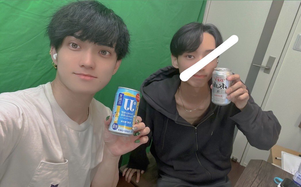 本日２回目🙆‍♀️

いよいよ6月最後の配信
21時からかるまちんと飲み配信です👏
こっち来てくれたー！遠路はるばるありがたや( ˘ω˘ )

かるまちんは緊張してるのでお酒飲みながら解していきます笑

皆さんからのコメントや🎁も待ってます🖐笑
お話しましょーね！

x77.jp/live/party_det…
