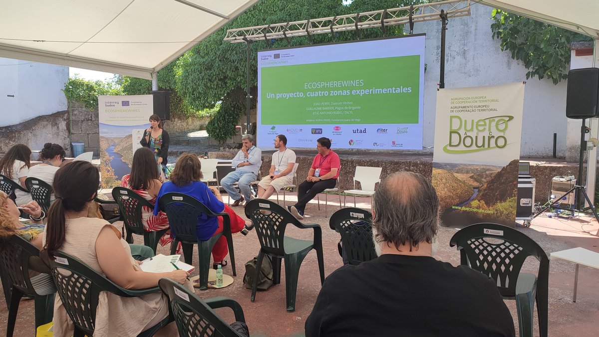 La jornada de #ECOSPHEREWINES siguió con una presentación del proyecto y con una mesa redonda representada por cada una de las cuatro zonas experimentales.

Proyecto cofinanciado por <a href="/6Sudoe/">Interreg SUDOE</a>