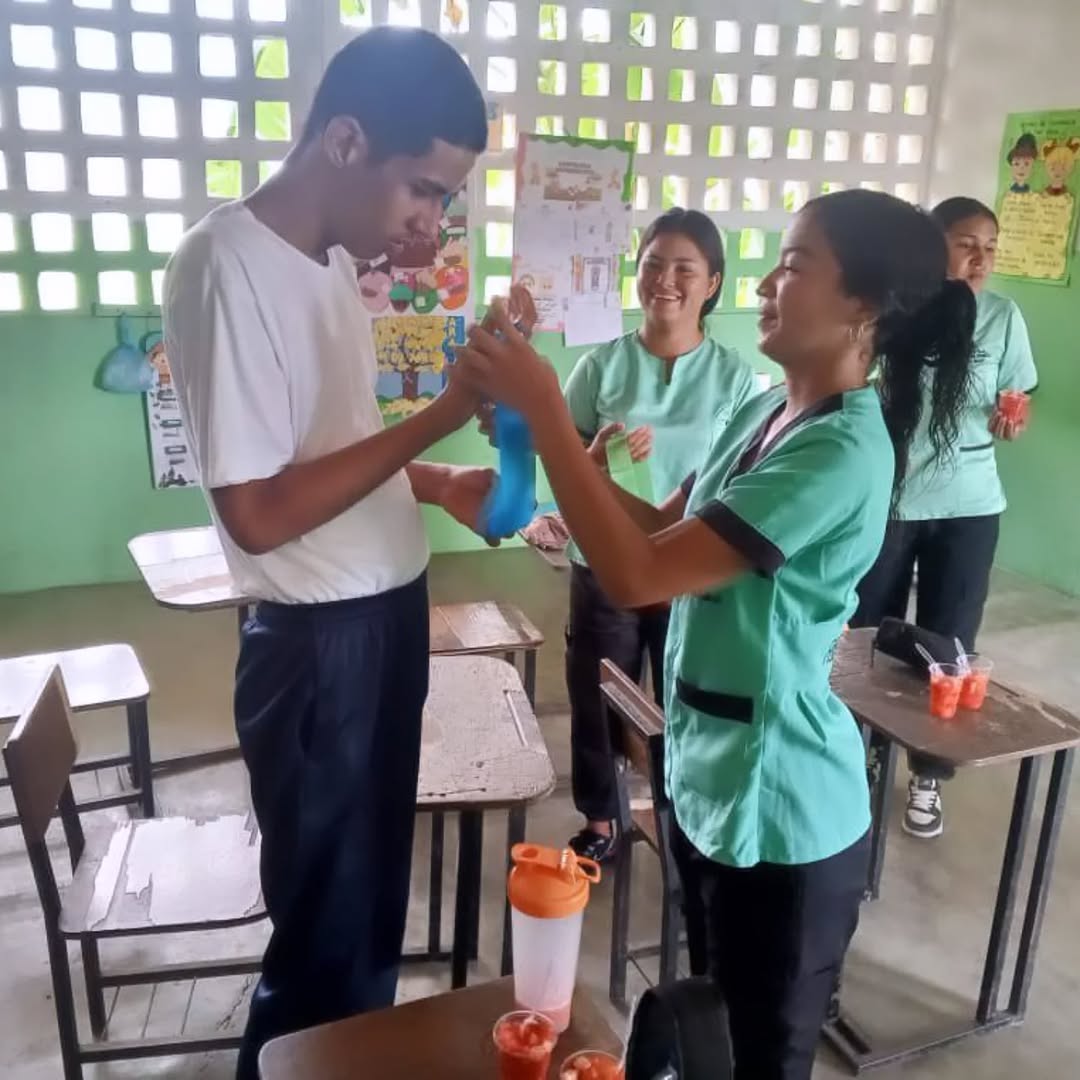 geminismg's tweet image. Estudiantes del IEE Andrés Bello del CDCEM Juan José Mora recibieron a los próximos Fisioterapeutas de la UNEFM quienes le brindaron a nuestros niños y niñas de la modalidad de educación especial una atención especializada y personalizada.

#30Jun