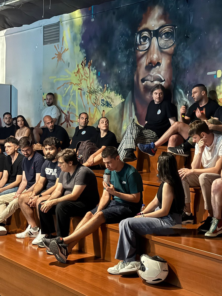 chrispap_'s tweet image. What a great evening at WE SKG — the campfire-style talk was a wonderful experience!
Many shared what they’ve learned, their challenges, and what they’re grateful for from the past 12 months.
A big thanks also to Menelaos for his informative presentation on the Summer ’25