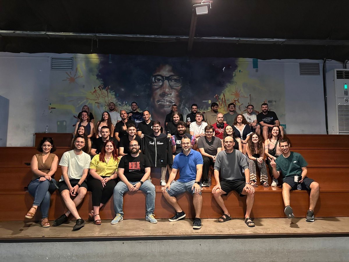 chrispap_'s tweet image. What a great evening at WE SKG — the campfire-style talk was a wonderful experience!
Many shared what they’ve learned, their challenges, and what they’re grateful for from the past 12 months.
A big thanks also to Menelaos for his informative presentation on the Summer ’25