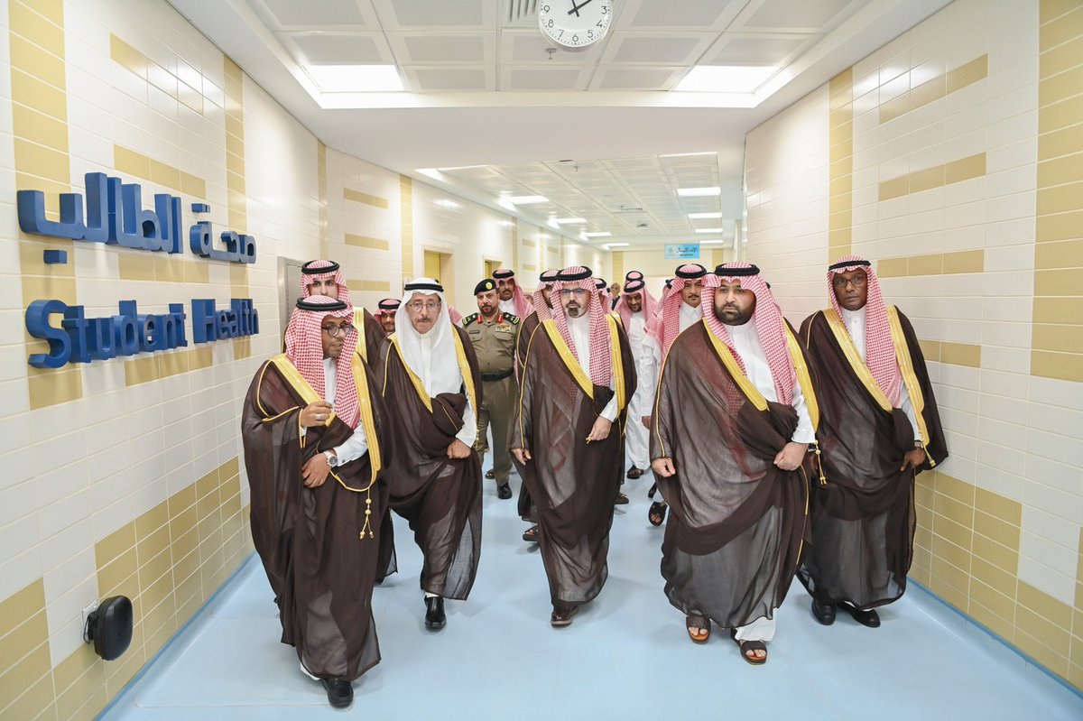 سمو أمير منطقة جازان 
#محمد_بن_عبدالعزيز
بحضور سمو نائبه الأمير
#ناصر_بن_محمد 
يدشن عدداً من المشروعات الصحية والتعليمية بجامعة جازان.