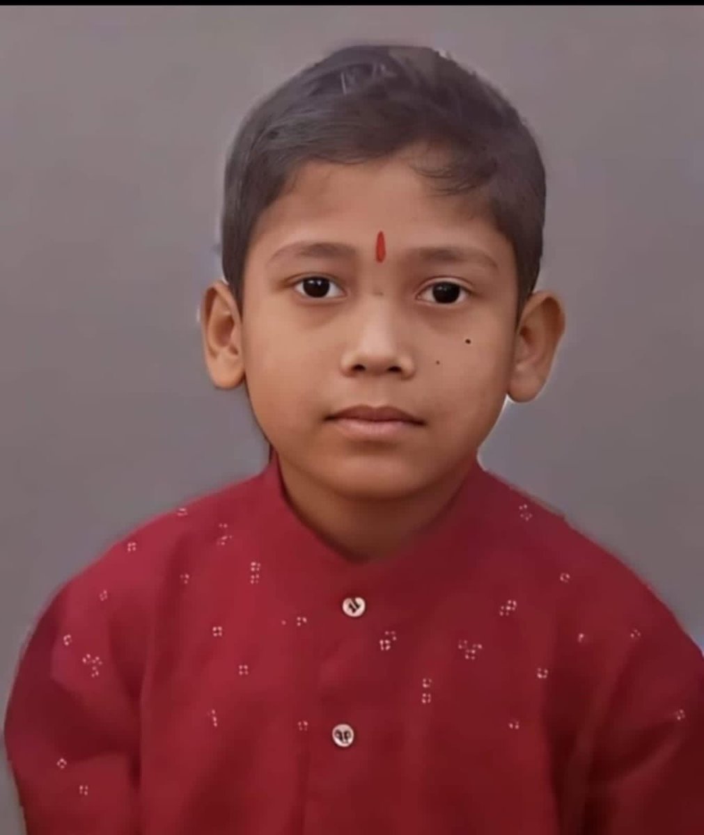 🙏🙏 मां बाप की फरियाद।🙏🙏
साथियों आप सबसे हाथ जोड़कर विनती है ।कि मेरा बच्चा कल 11:00 से गायब है। 24 घंटे से ज्यादा समय हो गया है। उसकी मां बिलख बिलख कर रो रही है। आप सभी सामाजिक कार्यकर्ताओं से हाथ जोड़कर विनती है ।कि मेरे बच्चे को ढूंढने में मेरी मदद करें ।ज्यादा से ज्यादा