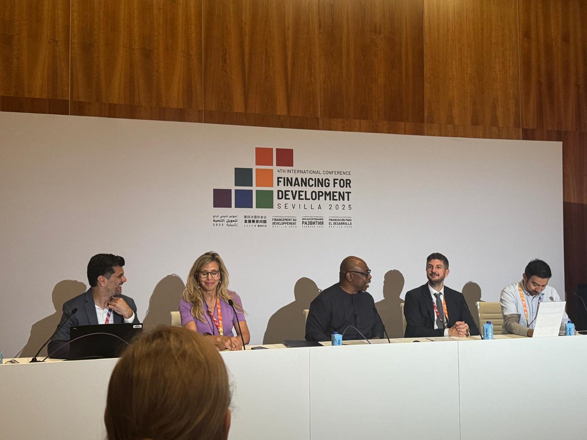 Joint SDG Fund 🇺🇳 (@jointsdgfund) on Twitter photo 🌍 Pooled funds unlock private sector financing, reduce fragmentation, and help reach those furthest behind.
At #FFD4, leaders from 🇪🇸 Spain, 🇨🇴 Colombia, <a href="/WMO/">World Meteorological Organization</a>, <a href="/GlobalFundCoral/">Global Fund for Coral Reefs</a>, and the UN showcase how unified funding drives real SDG progress.
🤝Power in Partnership in action. 🌍 Pooled funds unlock private sector financing, reduce fragmentation, and help reach those furthest behind.
At #FFD4, leaders from 🇪🇸 Spain, 🇨🇴 Colombia, <a href="/WMO/">World Meteorological Organization</a>, <a href="/GlobalFundCoral/">Global Fund for Coral Reefs</a>, and the UN showcase how unified funding drives real SDG progress.
🤝Power in Partnership in action.