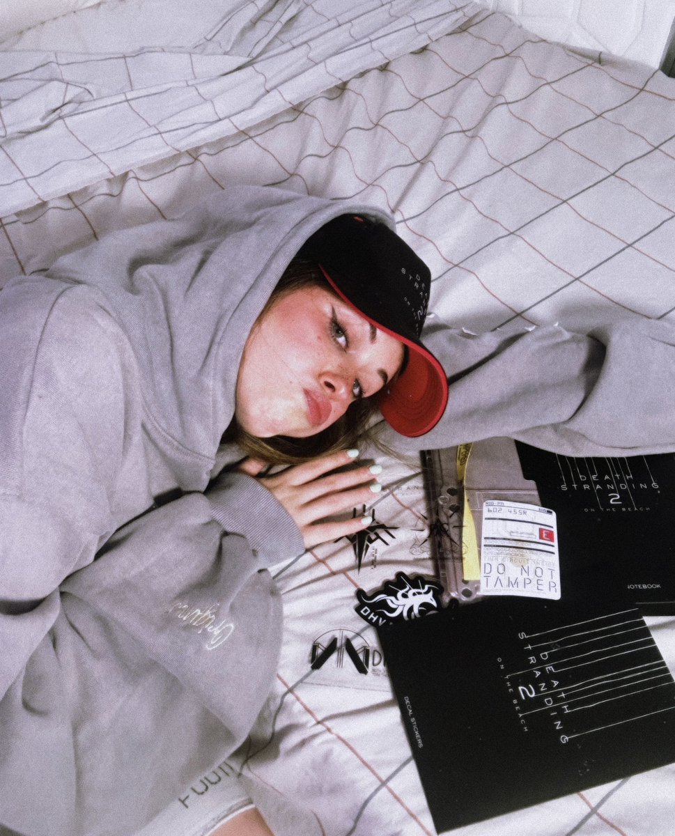 ‧₊˚⋆˙ SORTEO ‧₊˚⋆˙ GIVEAWAY 

✨ 1 KEY del videojuego Death Stranding 2 ✨

Requisitos:

1️⃣Seguir a <a href="/isawelaa/">isä</a> 
2️⃣Seguir a <a href="/PlayStationES/">PlayStation España</a> 
3️⃣Dar RT y like a este tweet

📆El sorteo finaliza el 7/07 

suerte ‧₊˚⋆˙⟡