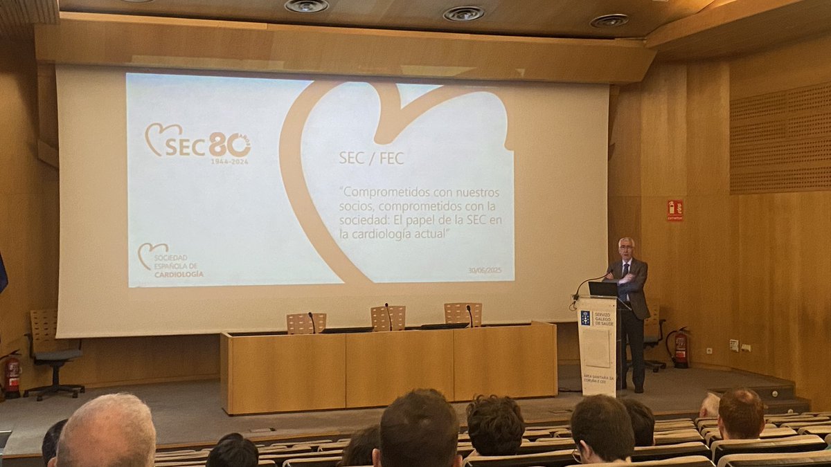 jangelRodFer's tweet image. Cerramos el Curso de Formación Continuada en Cardiología en el CH de A Coruña, nuestro Memorial Dr. Castro Beiras. El actual Presidente de la SEC, el Dr. L. Rodríguez Padial nos acompaña en la Clausura. @jmvazrod @eduardo_barge @rafavidalperez @SOGACAR_ @SanidadeACoruna