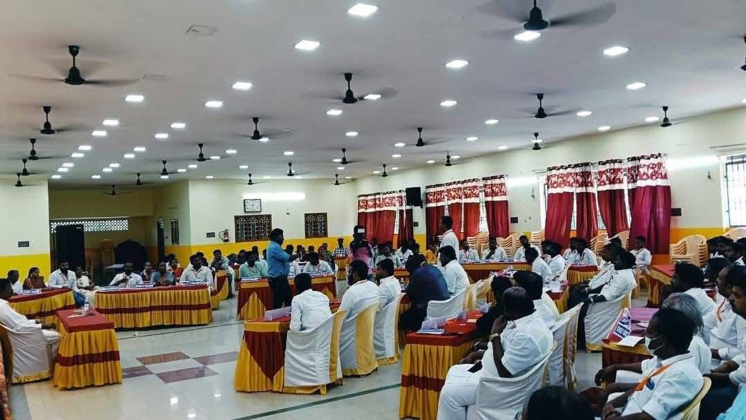 நேற்றைய தினம், மயிலாடுதுறையில் திருச்சி பெருங்கோட்ட இளைஞரணி சார்பில் மாநில இளைஞரணி செயற்குழு உறுப்பினர் ஆற்றல் மிக்க செயல் வீரர் அன்பிற்குரிய சகோதரர் <a href="/SaiSambathBJP/">Sai Sambath</a> ஏற்பாட்டில் மாதிரி இளைஞர் பாராளுமன்ற நிகழ்ச்சியில் மாநில பொதுச்செயலாளர் <a href="/KaruppuMBJP/">Karuppu Muruganandham (மோடியின் குடும்பம்)</a>,  மாநில இளைஞரணி பொது செயலாளர்