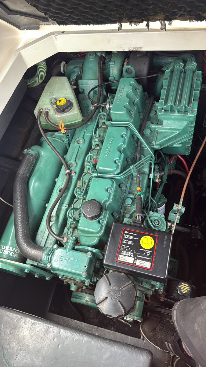 SBMarineEng's tweet photo. Turbo replacement on a Fairline Targa 33 and this @volvopentauk 41 series engine due to exhaust housing corrosion.  Already done the port engine, so starboard changed, sea trialled at +30 knots! Another happy customer 😎 https://t.co/JpQ1BBLuKZ