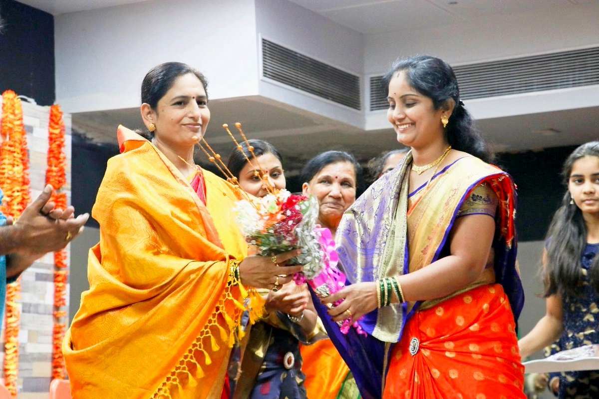 SaptarshiAMali's tweet photo. नाशिक पश्चिम विधानसभा मतदारसंघाच्या लाडक्या आमदार आदरणीय सीमाताईंना वाढदिवसानिमित्त आभाळभर शुभेच्छा
@MlaSeemaHiray https://t.co/SXFD8QvSyL