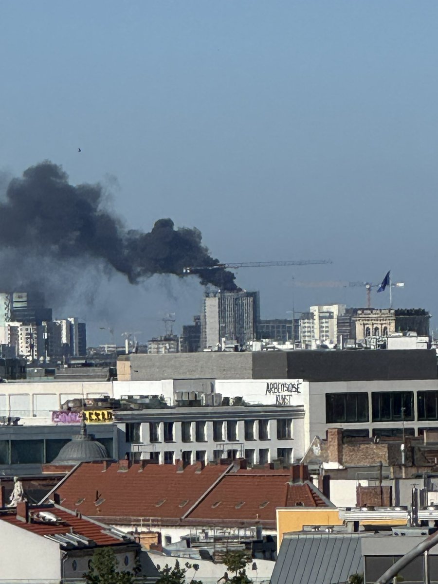 Highrise fire in Berlin west