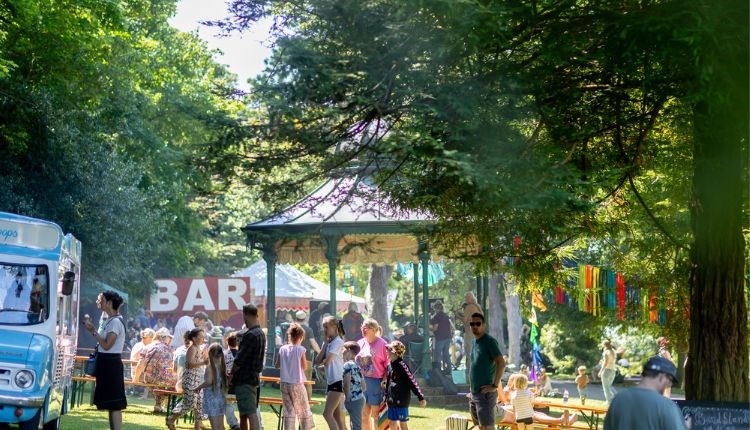 Visit Isle Of Wight (@visitiow) on Twitter photo Ventnor Fringe 🎭
<a href="/vfringe/">Ventnor Fringe</a>, our Island’s multi award-winning arts festival, which features gigs, comedy and performances in unusual spaces around Ventnor, returns from the 18th - 27th July 2025.
ℹ️tinyurl.com/bdwd2wtb
#WeCantWaitToShowYou #IsleofWight Ventnor Fringe 🎭
<a href="/vfringe/">Ventnor Fringe</a>, our Island’s multi award-winning arts festival, which features gigs, comedy and performances in unusual spaces around Ventnor, returns from the 18th - 27th July 2025.
ℹ️tinyurl.com/bdwd2wtb
#WeCantWaitToShowYou #IsleofWight