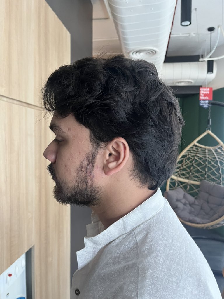 Laila ko lagta hu mai….
Farebi                                   Closebi