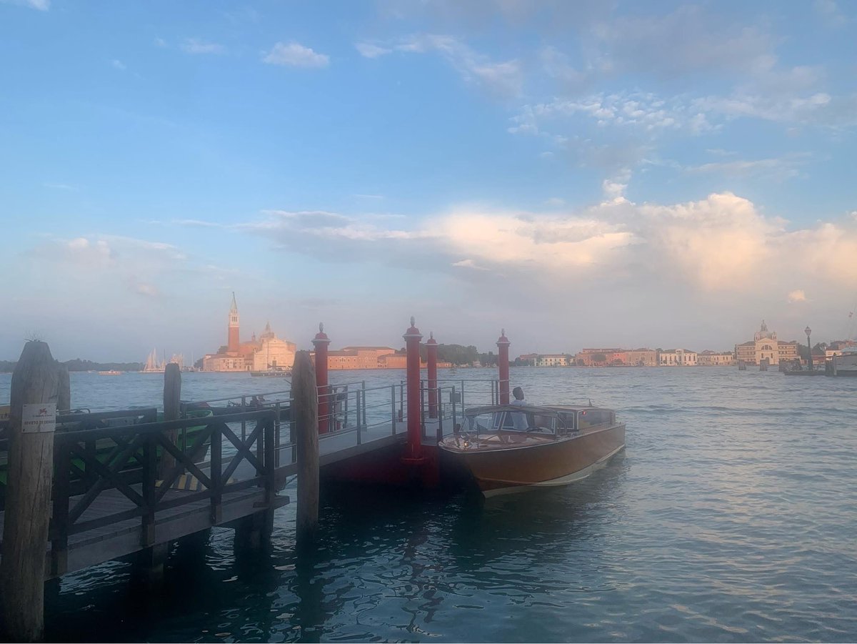 Ilsuggeritore's tweet image. Oggi alle 10.00 torna in onda #CultEstate, il quotidiano culturale estivo @radiopopmilano, con #Lacittàchesale, #LucaCrovi, #NotturniinVilla alla #CivicaScuoladiMusicaAbbado, #Laprimastelladellasera #ATIR, #SantarcangeloFestival, #Anteguerra di #PietroGerenzani #PalazzoCitterio