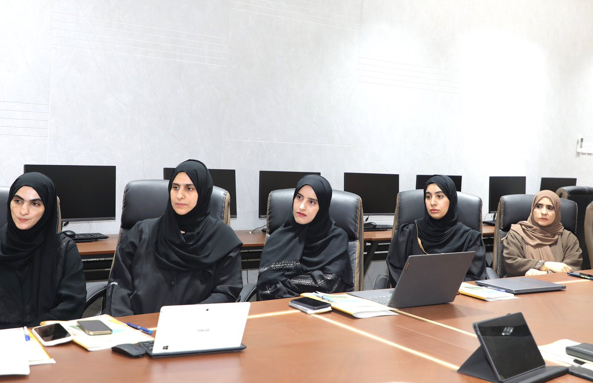 EduGovDkh's tweet photo. نفذت دائرة الإشراف التربوي ممثلة في قسم إشراف الإدارة المدرسية ب #تعليمية_الداخلية برنامجا تدريبيا للمديرين المساعدين المنتدبين، وذلك في المختبر الرقمي وبحضور الفاضل علي الحارثي المدير العام تضمن البرنامج أوراق عمل عن (البوابة التعليمية، نظام المراسلات، منصة نور والجدول المدرسي ) https://t.co/2jYEHteHf9