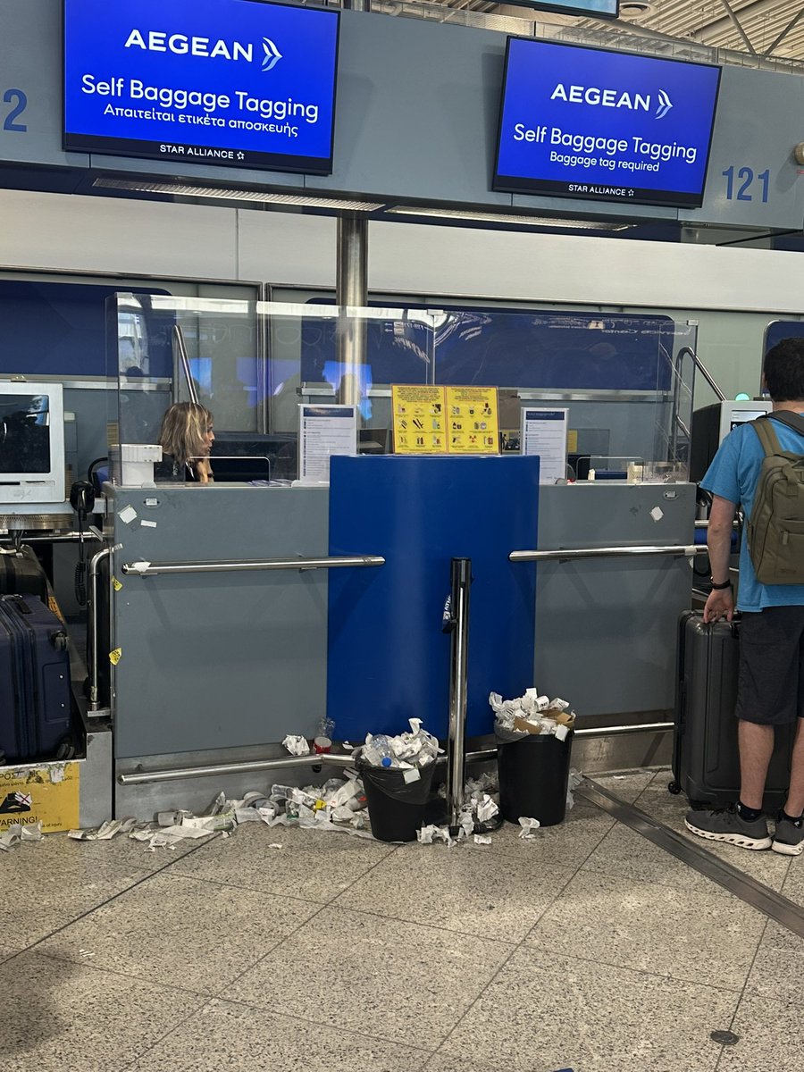 docdidido's tweet photo. Really Aegean? This is the best you can do? Is that the experience you want to offer to tourists in Athens!!!??? @olympic_air_gr … this is chaos… you need to fix this chaos…. Not to talk about the filthyness of the check-in counters… @aegeanairlines https://t.co/LgYsAOh8B5
