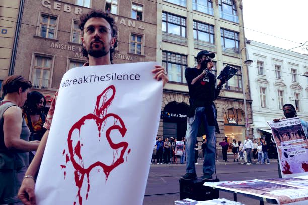 HANDS OFF THE DRC! 

As a proud member of the Economic Freedom Fighters (<a href="/EFFSouthAfrica/">Economic Freedom Fighters</a>) and a fierce advocate for African liberation, I vehemently condemn the proposed USA-DRC minerals-for-security deal, a neocolonial scheme to plunder the Democratic Republic of Congo’s (DRC)