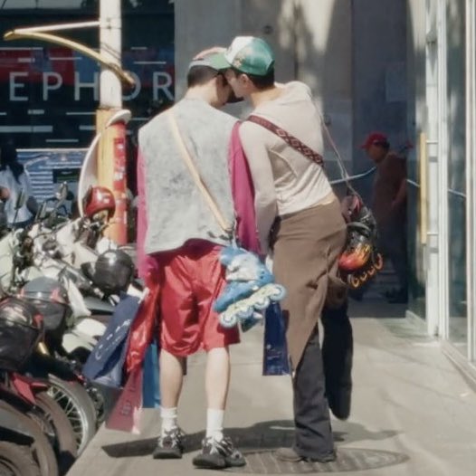 ทำอะไรกันนะตอนนี้ เหตุการณ์เกิดขึ้นไวมาก